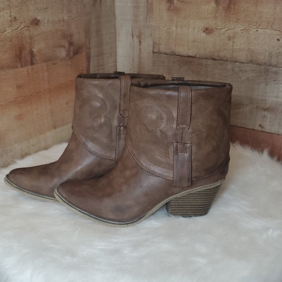 MIA Cowgirl Ankle Boots - Picture 4 of 10